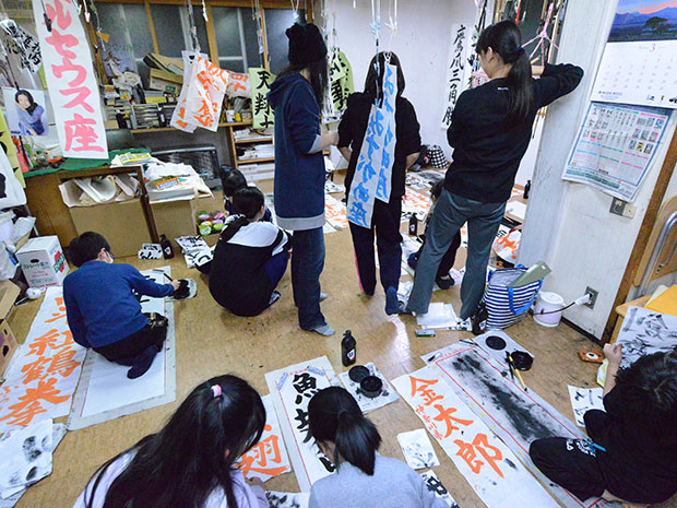 Выставка каллиграфии «Слишком бесплатно» в Хиросаки «Тема все еще секрет» 350 работ