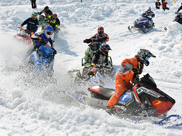 青森县和黑石市的雪地车锦标赛由当地活跃玩家策划