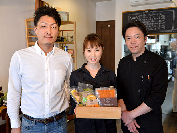 हिरोसाकी में एक पास्ता की दुकान और एक स्वादिष्ट व्यंजन की दुकान के बीच सहयोग।