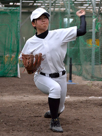 Défiez "Last Summer", la seule femme membre de l'équipe de baseball à Aomori