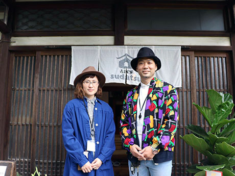 Một chủ cửa hàng tổng hợp đồ cổ của một ngôi nhà cổ dân gian ở Hirosaki