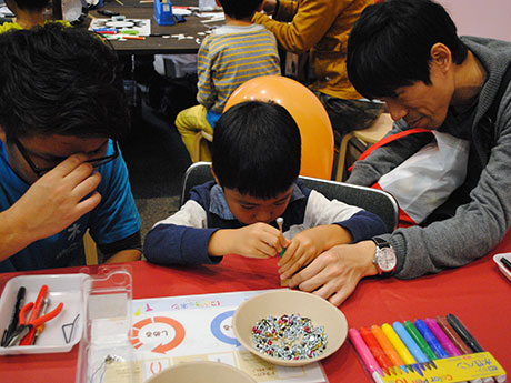 Курс подготовки гражданских учителей "Нидзииро но Неджи" в программе Хиросаки возник в Осаке.