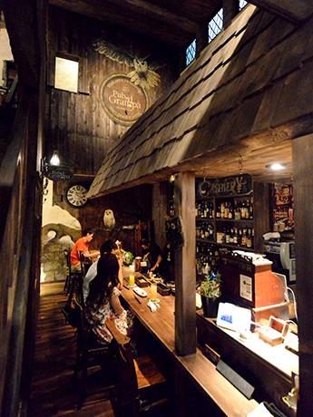 弘前的酒吧“爺爺”搬到“爺爺”酒吧，改為“主題公園”的概念