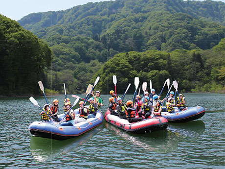 Evento de canoagem no Lago Tugaru Shirakami em Aomori