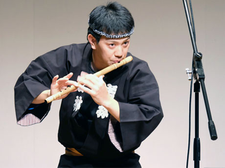 Workshops de "competição nacional" e "exposição" de flauta transversal e concertos ao ar livre em Hirosaki