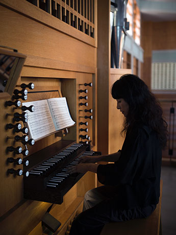 हिरोसाकी में चैपल में वार्षिक संगीत कार्यक्रम प्रीफेक्चर में सबसे बड़ा पाइप अंग
