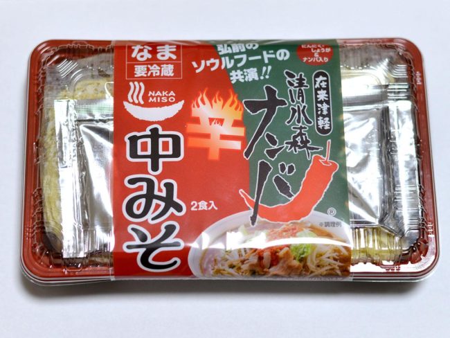弘前味iso拉麵“ Nakamiso”與新鮮的當地辣椒混合