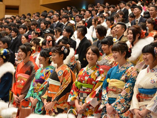 Cerimônia de maioridade em Hirosaki Comemorando a inauguração de 1799 novos adultos