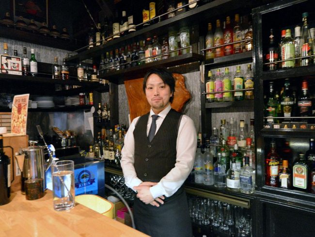 弘前市政府会馆的“鸡尾酒会”，讲解实用技巧以及如何使用多余的清酒