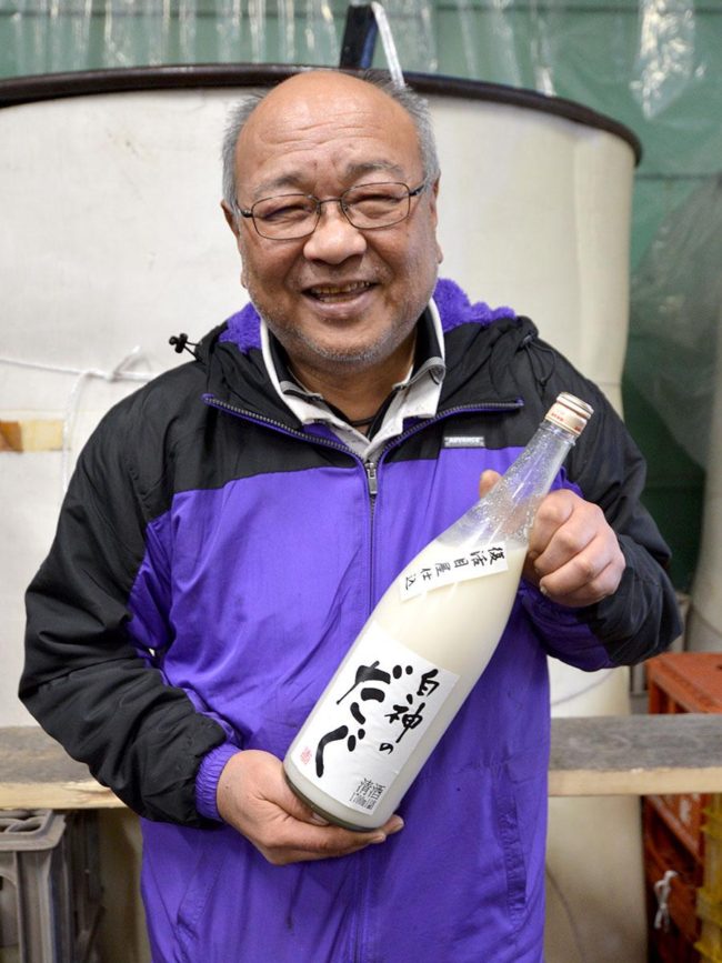 La brasserie de saké Shirakami à Aomori reprend ses activités localement pour la première fois en 3 ans, vendant du nouveau saké brassé dans sa propre brasserie