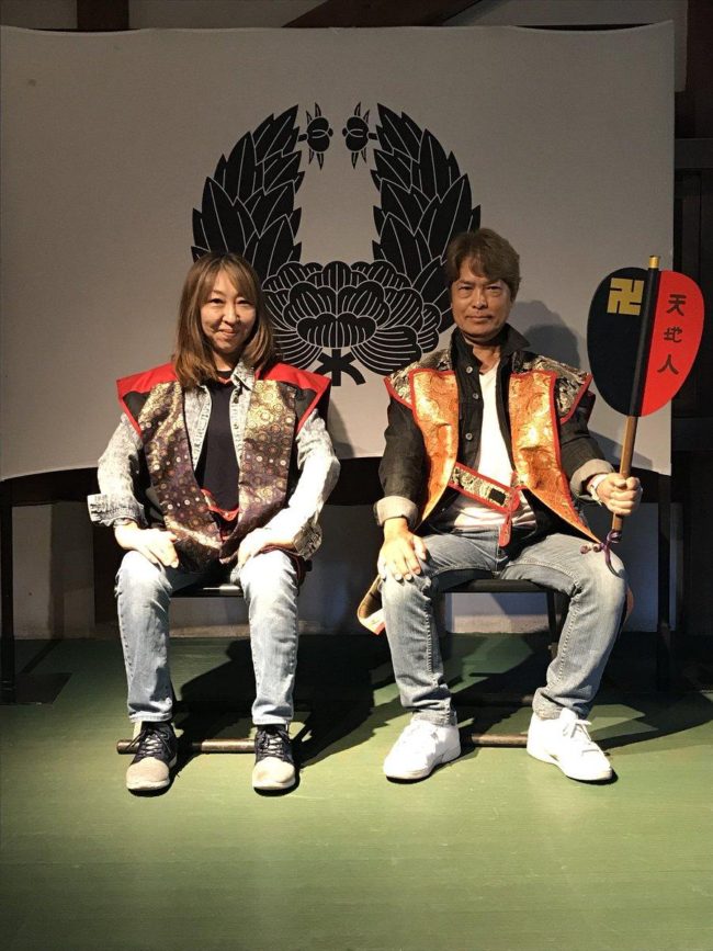 Pelakon suara "Conan" menjelajah Aomori Dua tangkapan pelakon suara popular di Taman Hirosaki