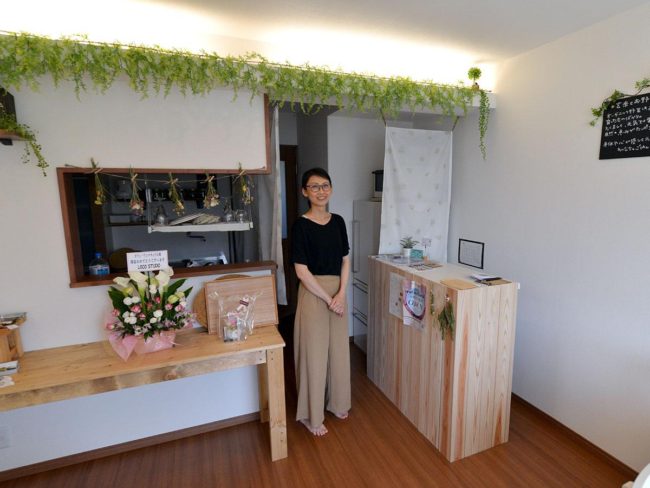 «Хаус-кафе» в спальном районе возле парка Хиросаки. Аллергия у детей спровоцировала открытие магазина.