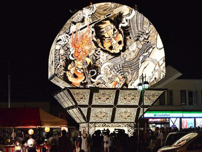 아오모리 · 히라카와에서 "네부타 축제」 「세계」의 부채 네 푸타 리뉴얼