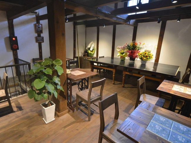 Kafe generasi ke-5 di sebuah penginapan lama di Owani, Aomori telah diubahsuai selama bertahun-tahun.