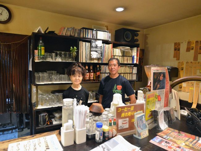 Kedai kopi Hirosaki "cafe Do" adalah ulang tahun ke-35 dua ibu bapa dan anak-anak.