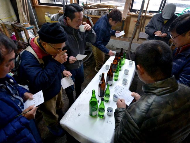हिरोसाकी और हिगाशिम्या में शराब की भठ्ठी "मारुतके" में खोला गया।