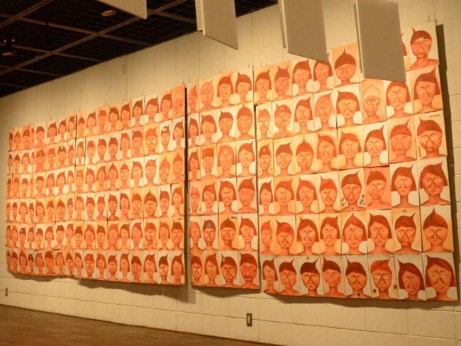 Ang mga nagtapos sa Hirosaki University ay magkasamang eksibisyon sa mga piling tindahan Portraits, pinatuyong bulaklak na gawa, atbp.