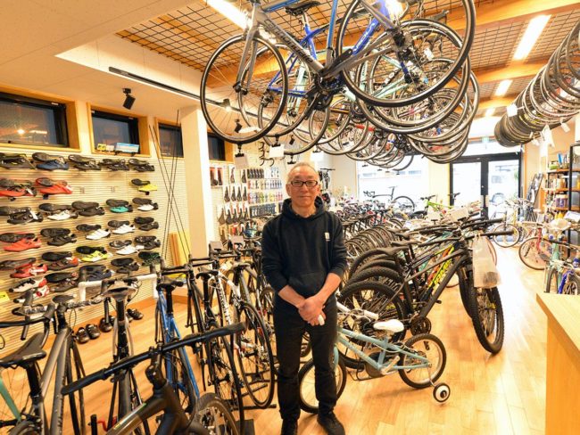히로사키의 자전거 가게가 리뉴얼 창업 이래 점포를 구조 조정