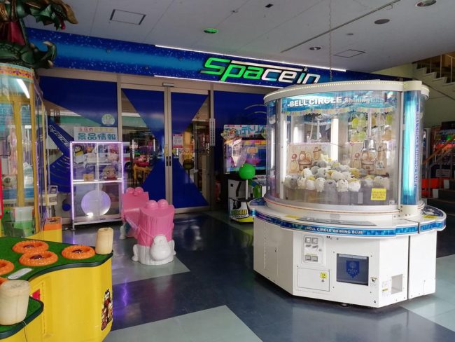Игровой центр Хиросаки "Space In" закрывается. Голоса местных жителей сожалеют о внезапных новостях.