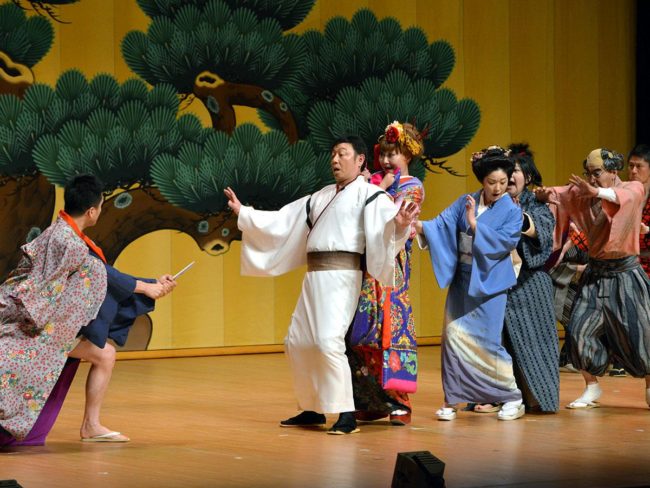 히로사키에서 노래와 코미디 '골목가요 웃음 "지역 인재들 총 130 명 출연