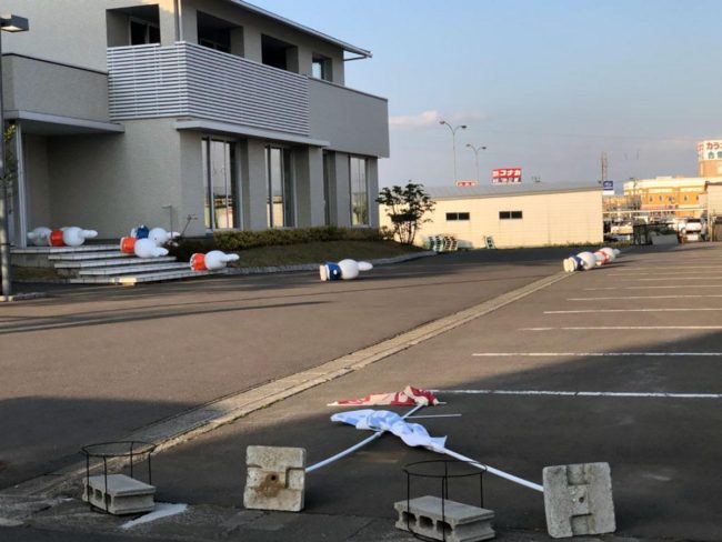 سقوط دمية بالون من الرياح القوية "ميفي" في هيروساكي ، أصبحت صورة التلف موضوعًا ساخنًا على SNS