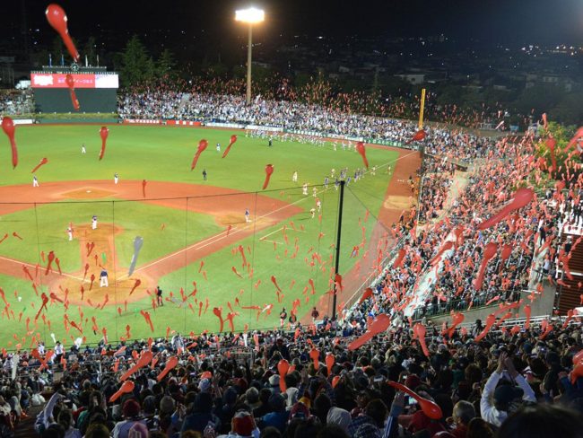 Match de baseball professionnel à Hirosaki, le plus grand nombre de visiteurs jamais vu