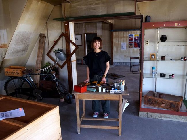 Một sự kiện nghệ thuật sử dụng các cửa hàng bỏ trống ở Hirosaki với chủ đề về tương lai gần sau chiến tranh