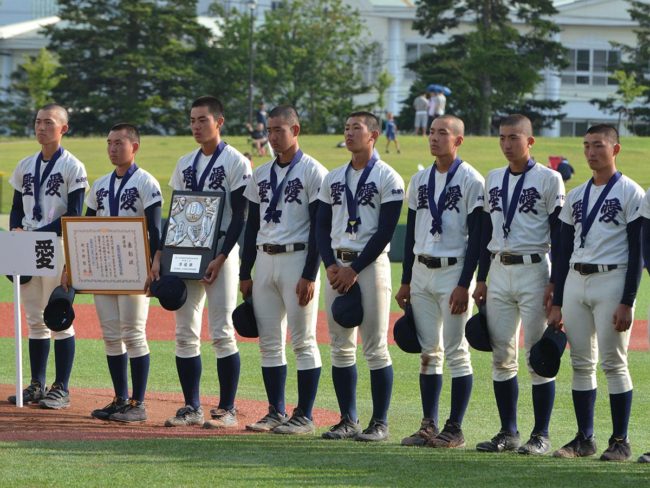 Хатинохе Гакуин Косей второй год подряд отправляется в Кошиен в финальном матче школьного бейсбольного турнира Аомори на стадионе Харука Юме