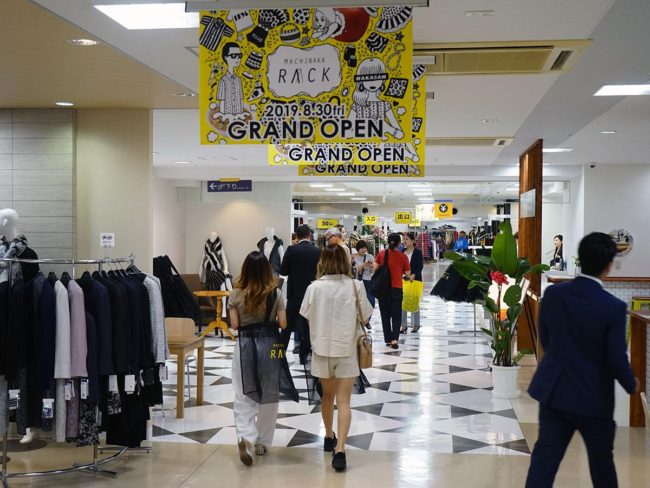 弘前百货商店的直销店和食品活动中约有80个品牌