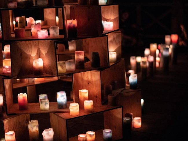 青森县鹤之舞桥的蜡烛夜生活和有限食物