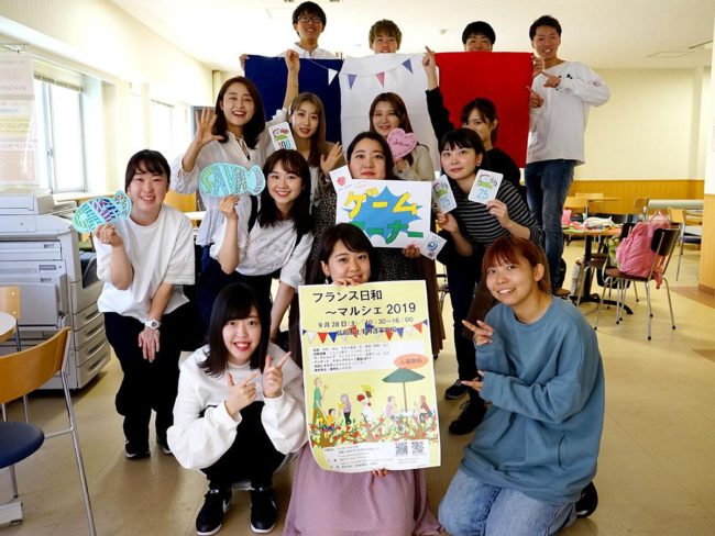 Marche tiếng Pháp do sinh viên tài trợ tại Đại học Hirosaki Hirosaki có kế hoạch như một phần của lớp học