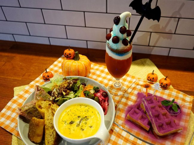 Halloween menu at Hirosaki cafe Shirakami honey topping sweets