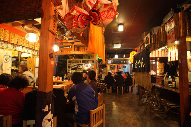 在弘前聚集了八個攤位！ 　您能找到當地美食和您最喜歡的酒嗎？
