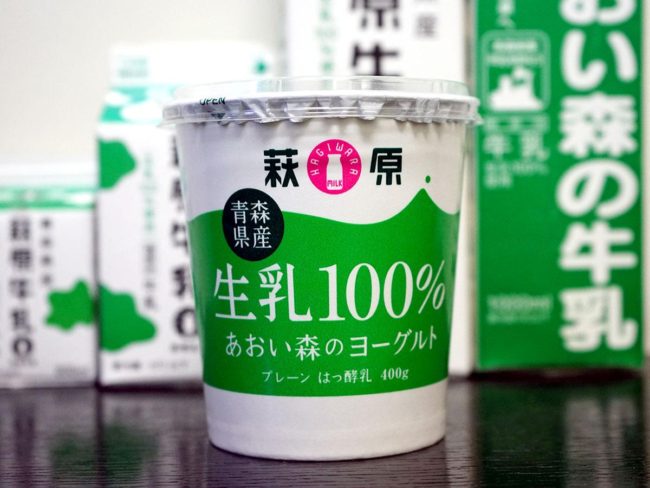 El fabricante de productos lácteos de Hirosaki cambia el recipiente de yogur por papel considerando los problemas ambientales