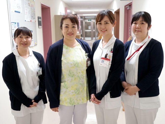Разработка ночного патрульного фонаря в университете Хиросаки устраняет беспокойство в учреждениях медперсонала