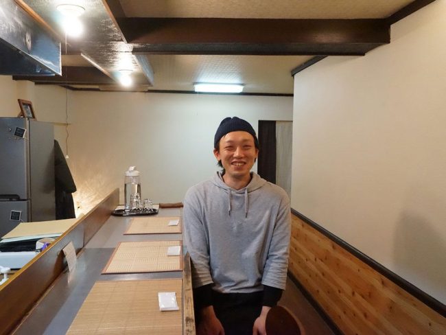 Definir restaurante de refeição "Mamagose" no edifício multi-inquilino de Hirosaki