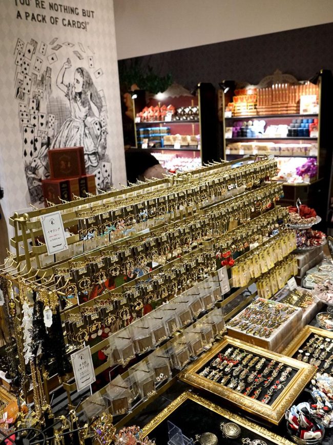 Концептуальный магазин "Алиса в среду" впервые открылся в Кита Тохоку в Гошогавара, Аомори.