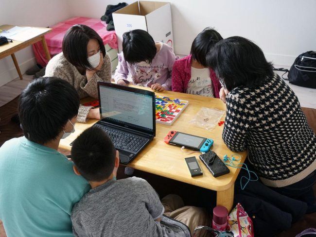 हिरोसाकी का कैफे उन बच्चों को स्वीकार करता है जो बंद हैं "यह नहीं होना बेहतर है"