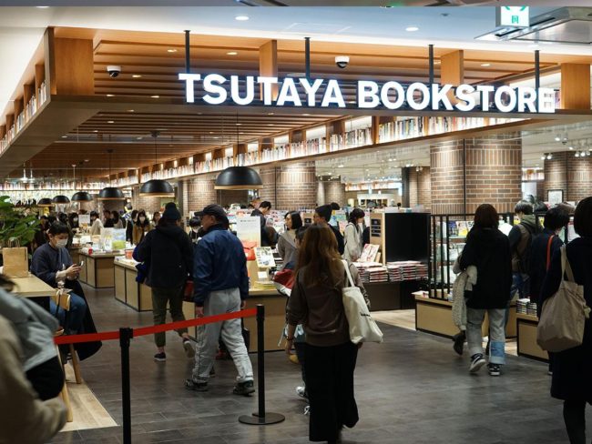 हिरोसाकी "हिरोरो" ने "त्सुताया बुक स्टोर" और तोहोकू में पहला स्टोर नवीनीकृत किया