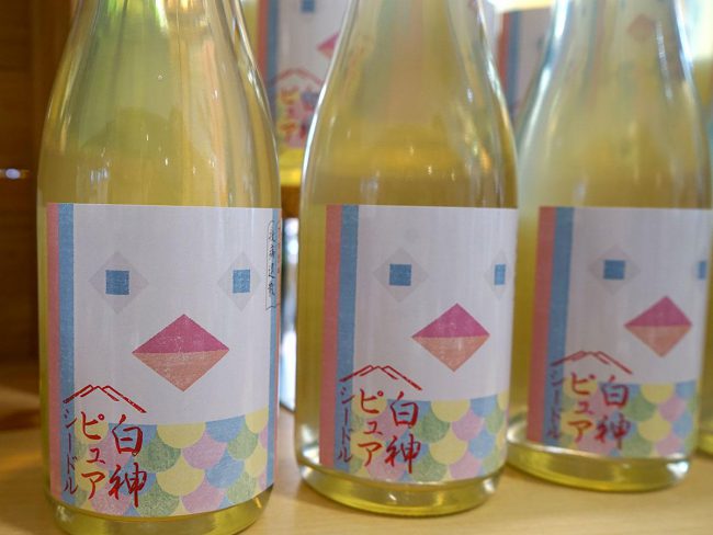 Rượu táo "Amabie" ở Hirosaki Vẽ một yêu quái tuyệt đẹp