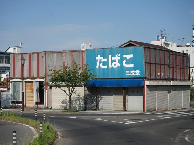 El sitio "Napolitan" de Hirosaki, para comenzar a desmantelar la construcción Una tienda de varios pisos cerca del Parque Hirosaki