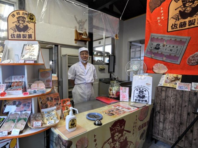 弘前的“佐藤糕點店”也是第一家直銷店“大王裡利”和“伊藤喜”的銷售