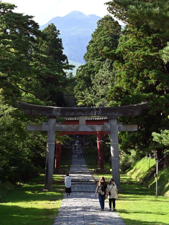 ضريح هيروساكي / إيواكياما يدعو مواقع التواصل الإجتماعي ، طريقة جديدة لعبادة "أوياماساما"