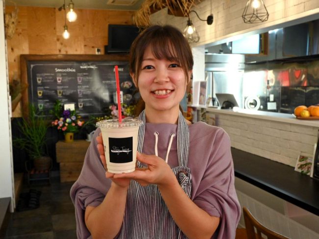 ร้านเฉพาะสมูทตี้ " Stay Juicy " เปิดใน Hatakeno Yukko ตามทางหลวงแผ่นดินใน Aomori และ Fujisaki