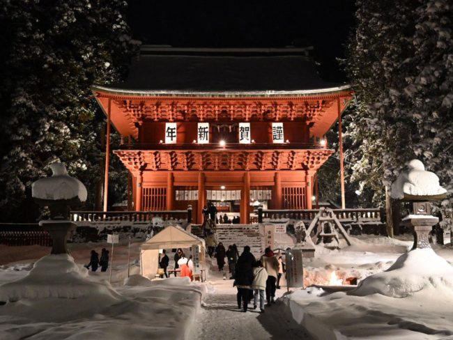 Tumatawag ng mga hakbang laban sa mga nakakahawang sakit, tulad ng maliit na pamamahagi ng pagsamba sa mga unang bisita sa Aomori / Iwakiyama Shrine
