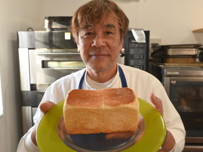 Hirosaki French chef develops "silk raw bread" Uses silk powder as raw material
