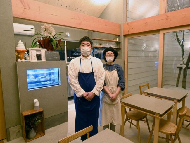Café "SHIZUKU" construit sur une colline à Aomori et Fujisaki Un couple réalise son "rêve"