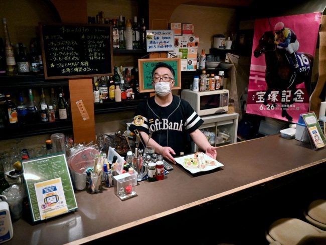 弘前的赛马酒吧即使在光环成立十周年之际仍继续营业