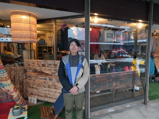 二手服裝店“車庫天堂”從弘前搬到黑石，兩年來首次開業