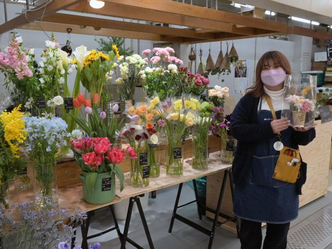 弘前食品市場的花店瞄準休閒的“花架”